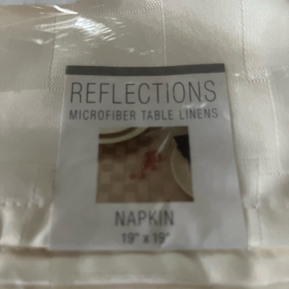 Reflections Ivory Table Linens Set - Picture 6 of 9